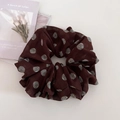 Dettaglio di elastico vintage in chiffon marrone a pois blu con carta floreale - Scrunchie / Marrone