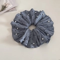Coletero azul con lunares y perlas para coletas elegantes y estilo minimalista francés - Azul Grisáceo