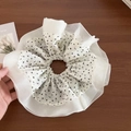 Coletero vintage grande de gasa con lunares y volantes en capas para coleta de pelo - Blanco