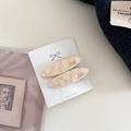 Detalle de horquillas ovales con patrón de mármol crema y letras doradas en cartón - 2# Albaricoque Queso