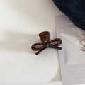 Détail d'une pince à cheveux nœud en acétate écaille de tortue sur fond en jean - 2# Café bleu