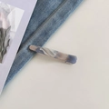 Dettaglio fermaglio per capelli in acetato marmorizzato blu con clip in metallo - Rosa Blu e Bianco Marmorizzato