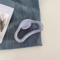 Detalle de la pinza para el cabello color lavanda translúcida con textura de mármol - Gris Marmoleado