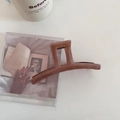 Pince à cheveux rectangulaire en acétate ambré au design minimaliste et élégant - Marron