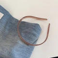 Minimalist jelly amber brown headband with non-slip inner teeth on denim background - 5# Coffee