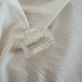 Dettaglio della molletta per capelli in acetato perlato con incisione France Handmade - 3# Perla della Sirena