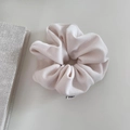 Coletero de pana color crema con textura acanalada suave y una etiqueta minimalista - Crema-Grande