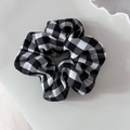 Coletero con patrón de cuadros vichy negro y blanco estilo francés sobre escritorio - Gingham Grande (Tamaño Grande)