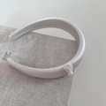 Elegante cerchietto in raso bianco con perline in un raffinato stile francese - Bianco