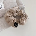 Coletero minimalista de lino beige con textura suave y alta elasticidad para coleta de mujer - Caqui