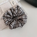 Retro bruine geruite scrunchie met klassiek ruitpatroon voor kapsels van dames - Khaki Raster