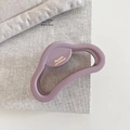 Dettaglio della molletta per capelli viola opaco a nuvola con testo dorato Barrette - Stile Nuvola / Nuvola Rosa
