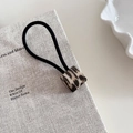 Dettaglio dell'elastico per capelli con cursore quadrato leopardato su fondo bianco - 3# Quadrato Leopardato