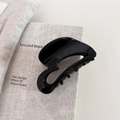 Französischer Haarklammer aus schwarzem Acetat mit goldener Gravur im minimalistischen Stil - Schwarz