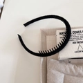 Close-up of black thin headband with inner non-slip teeth and woven yarn texture - 7#Black