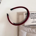 Detailed shot of the burgundy yarn-wrapped headband with anti-slip inner teeth - 8#Wine Red
