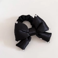 Élastique à cheveux chic en satin noir orné de strass brillants en forme de cœur et carrés - Chouchou Nœud Strass / Noir