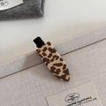 Close-up of vintage leopard print hair clip with textured fabric on a duckbill base - 4#Khaki Leopard