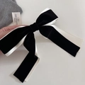 Französische Haarspange mit Samtschleife und kontrastierenden Bändern in Schwarz-Weiß - Schwarz und Weiß