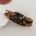 Detailansicht der Haarspange aus Acetat mit Schildpattmuster und Goldgravur - 3# Dunkle Schildpatt