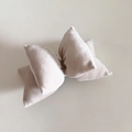 Detail einer plüschigen elfenbeinfarbenen Samtschleifen-Haarspange mit 3D-Struktur - 1# Cremeweiß