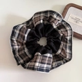 Großes retro kariertes Scrunchie mit weichem Satingewebe für hohen Pferdeschwanz - 2# Kaffee Karomuster