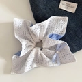 Scrunchie a quadretti blu con ricamo in pizzo e fiocco di perle per acconciature - Stile Sciarpa