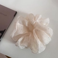 Detalle de un coletero de seersucker blanco crema con diamantes de imitación plateados - Beige