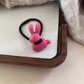 Détail du charme lapin rose en résine sur chouchou élastique marron haute qualité - Rose Rouge