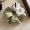 Κομψό scrunchie σε πράσινο και λευκό χρώμα με βοτανικά σχέδια από φύλλα μπαμπού - 1# Πράσινο