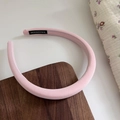 Diadema acolchada rosa con etiqueta hecha a mano y textura sedosa elegante - Rosa