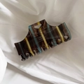 Detail einer großen Acetat-Haarklammer mit Herz-Ausschnitt und France-Handmade-Schriftzug - 3# Blau Kaffee Gestreift