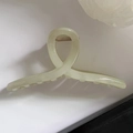 Macro detail of a 13cm light green jelly color claw clip showing sturdy teeth and spring - 1# Clear Green