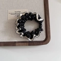 Dettaglio di scrunchie a pois neri e bianchi con bordo in pizzo e perla nera lucida - Modello base (Perlina nera) / 1# Nero Modello base