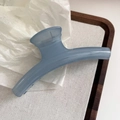 Pinza para el cabello azul mate de 13 cm en bandeja de madera para peinado elegante francés - Azul