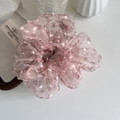 Eleganter übergroßer Blumen-Organza-Haargummi in Hellrosa für stilvolle Damenfrisuren - Rosa
