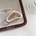 Medium acetate and metal hair claw clip in pearl white and gold for French hairstyle - Pearl White