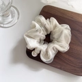 Elegante coletero de malla de doble capa en color crema con colgante de perla - Floral Crema