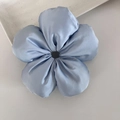 Chouchou fleur bleu clair en satin avec finition soie brillante et design floral élégant - Bleu