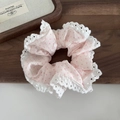 Elegante elastico rosa a pois con ricamo in pizzo bianco per acconciature raffinate - Rosa