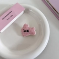 Rosa Kaninchen Haarspange mit Punkten und schwarzer Schleife auf Keramiktablett - Herz Hase Haarklammer