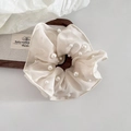 Eleganter cremefarbener Chiffon Haargummi mit Perlen und plissiertem Design für Damen - Gebrochenes Weiß