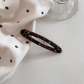 Nahaufnahme der ovalen Haarspange aus Acetat mit eleganter brauner und weißer Textur - 4# Kaffee Schildpatt