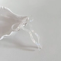 Dettaglio della forcina in acetato bianco perlato con fiocco e design a U ondulato per capelli - 1# Bianco Sirena