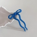 Forcina per capelli in acetato blu lucido con design a fiocco su base ceramica - Blu