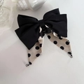 Gros plan sur la barrette à nœud à pois noirs et blancs avec perles de verre - 4# Pince à Cheveux à Pois Blancs (JH-0292)