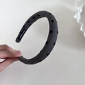 Serre-tête gris foncé à pois floqués avec détail d'étiquette en tissu faite à la main - Gris Pois