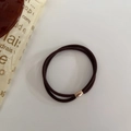 Dettaglio elastico per capelli doppio marrone con una perla ovale in oro rosa lucido - Marrone scuro