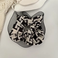 Elegante zwart-wit geometrische scrunchie met een rand van transparante organza - 8# Zwart Wit Patroon