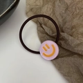 Élastique à cheveux avec breloque smiley rose et corde marron sur papier brun - Violet